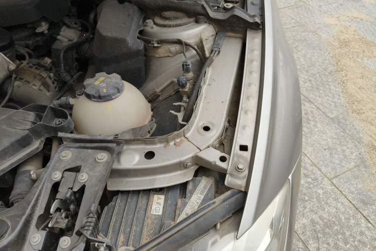 Used BMW 3 Series 2013 320Li Fashion Model Engine Bay Left