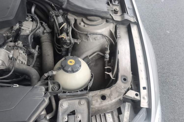 Used BMW 3 Series 2013 328Li Luxury Design Package Engine Bay Left