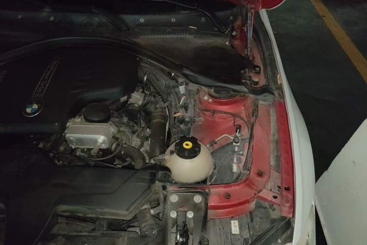 Used BMW 3 Series 2013 320Li Fashion Model Engine Bay Left