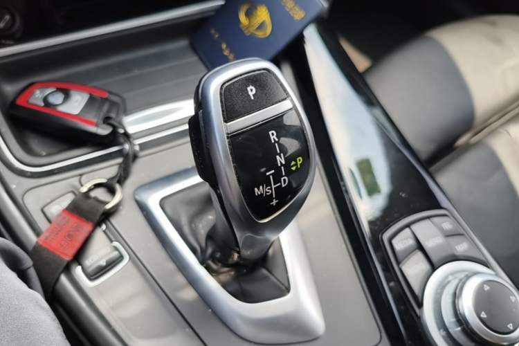 Used BMW 3 Series 2013 320i Sport Design Package Gear Lever