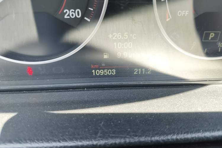 Used BMW 3 Series 2013 320i Sport Design Package Odometer Close Up