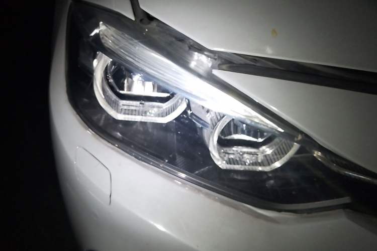 Used BMW 3 Series 2013 320Li Luxury Design Package Right Front Headlight