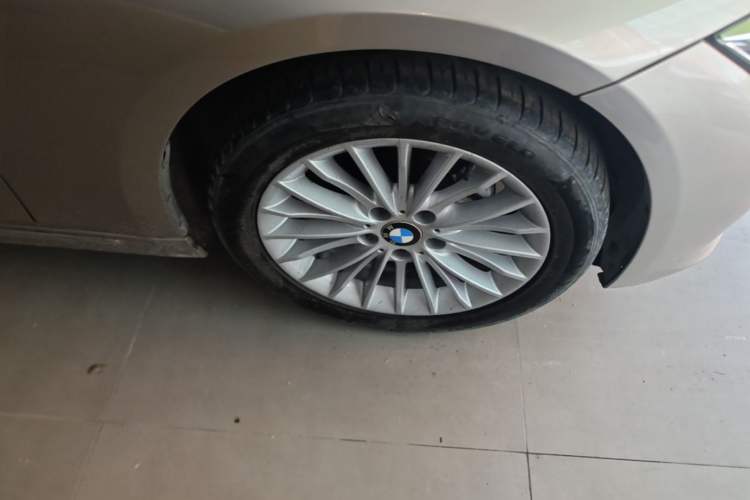 Used BMW 3 Series 2013 328Li Luxury Design Package Right Front Wheel Hub