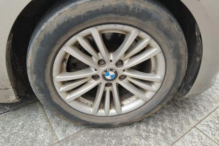 Used BMW 3 Series 2013 320Li Fashion Model Right Front Wheel Hub