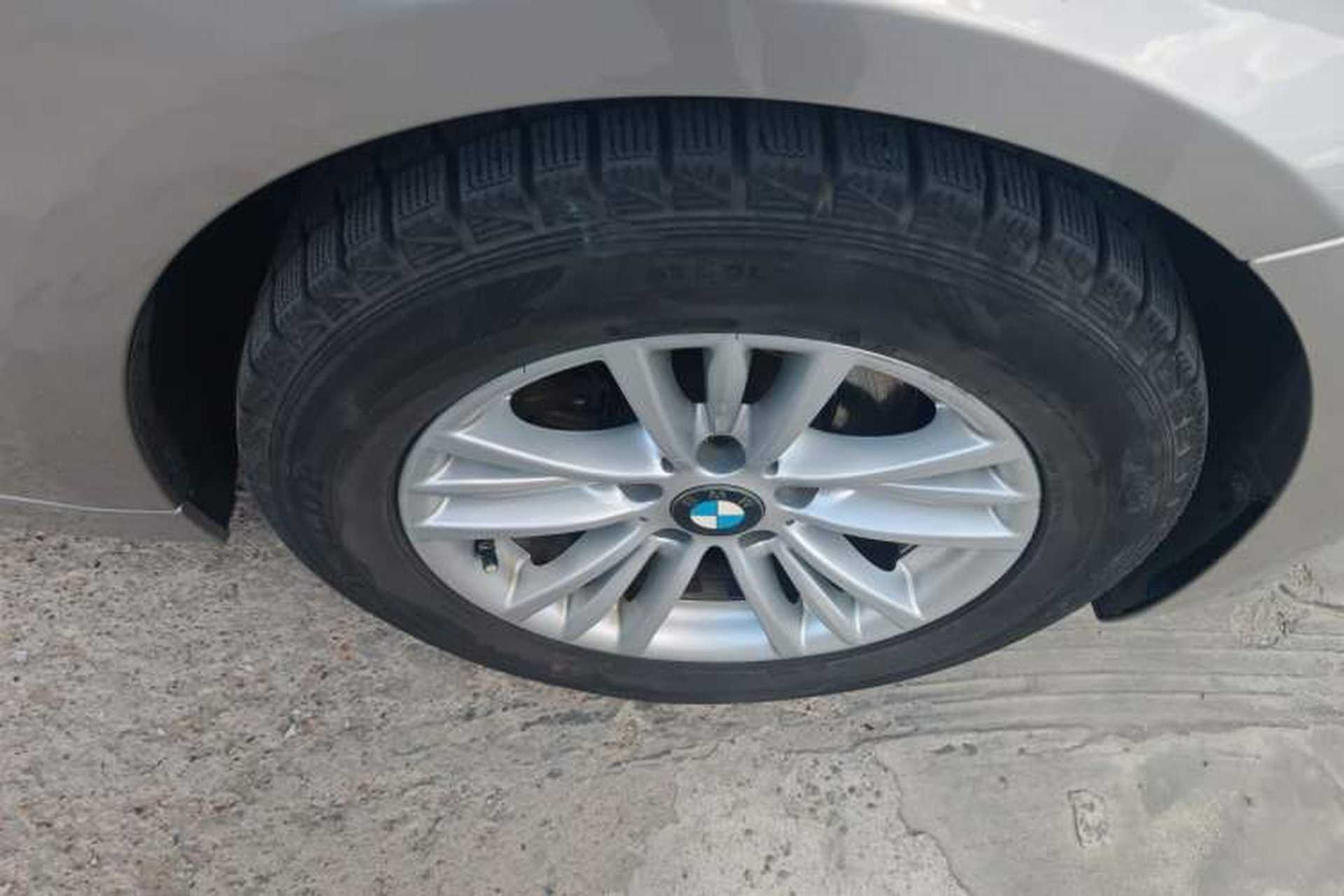 Used BMW 3 Series 2013 320Li Fashion Model Right Front Wheel Hub