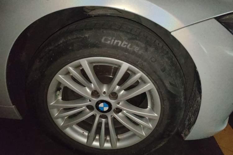 Used BMW 3 Series 2013 320Li Fashion Model Right Front Wheel Hub