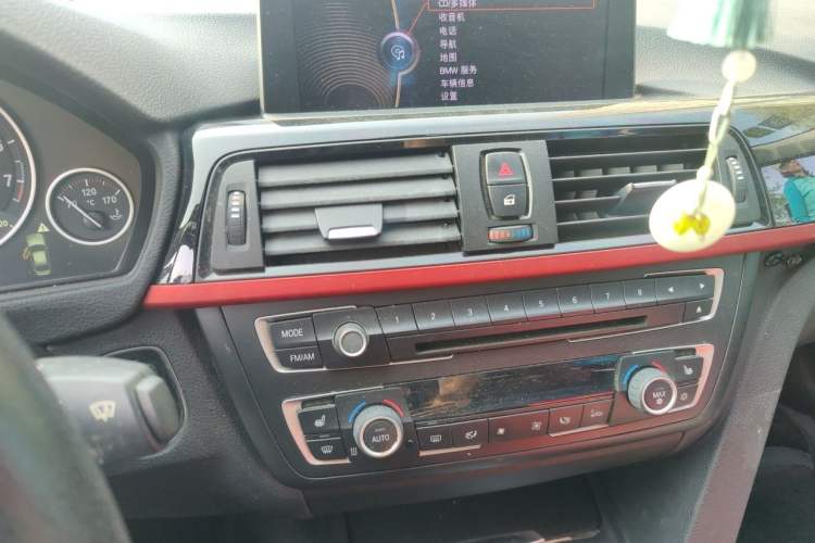 Used BMW 3 Series 2013 320i Sport Edition Audio And AC Panel