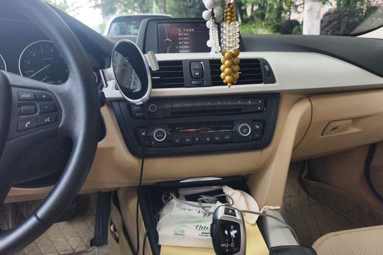 Used BMW 3 Series 2013 320i Sport Edition Audio And AC Panel