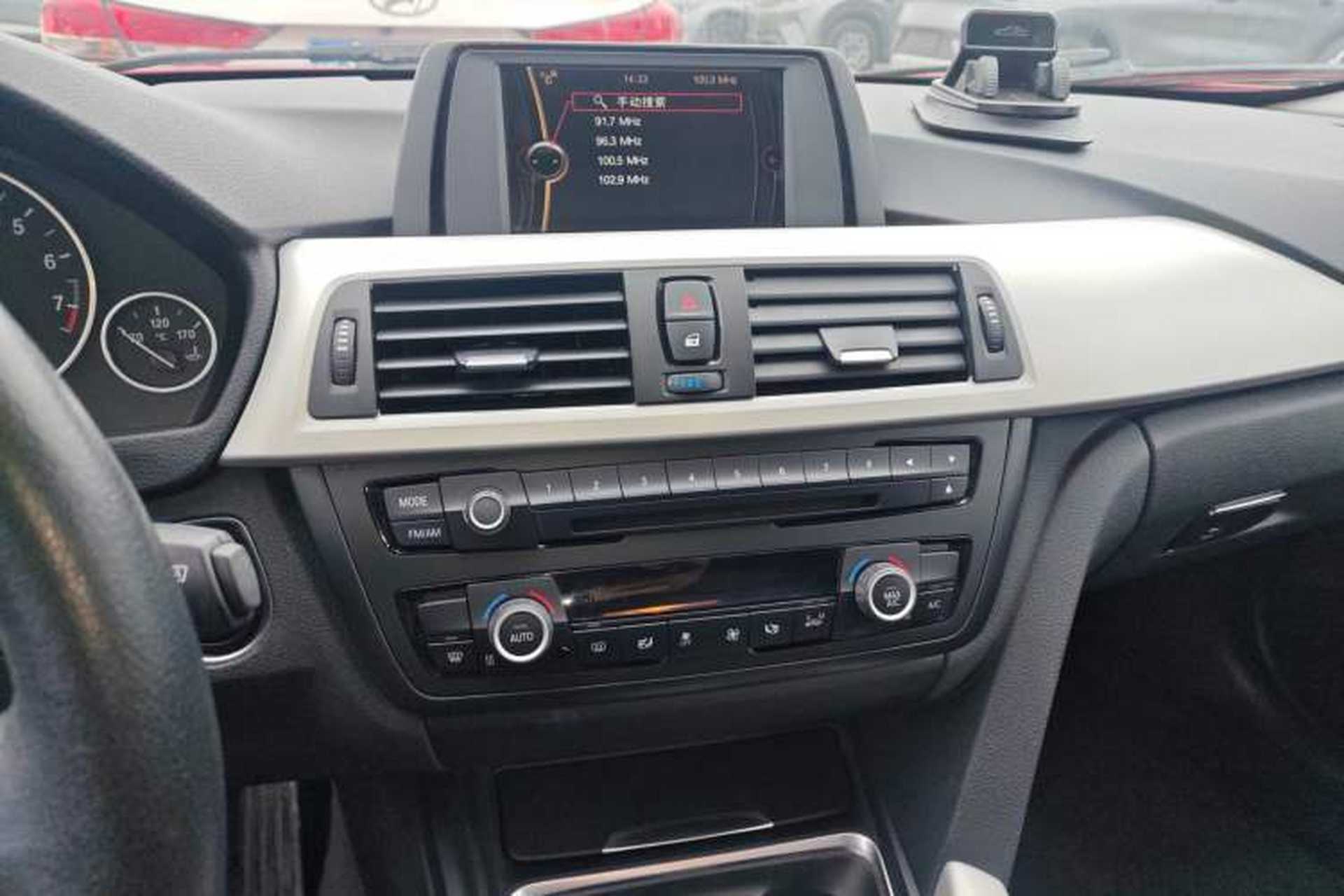 Used BMW 3 Series 2013 320i Sport Touring Edition Audio And AC Panel