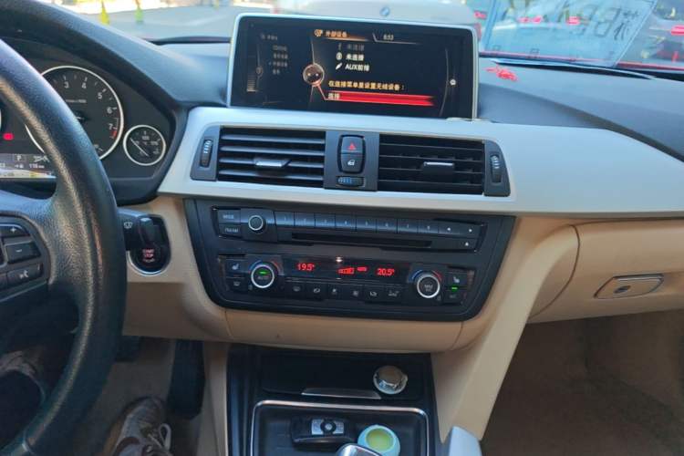Used BMW 3 Series 2013 320i Active Edition Audio And AC Panel