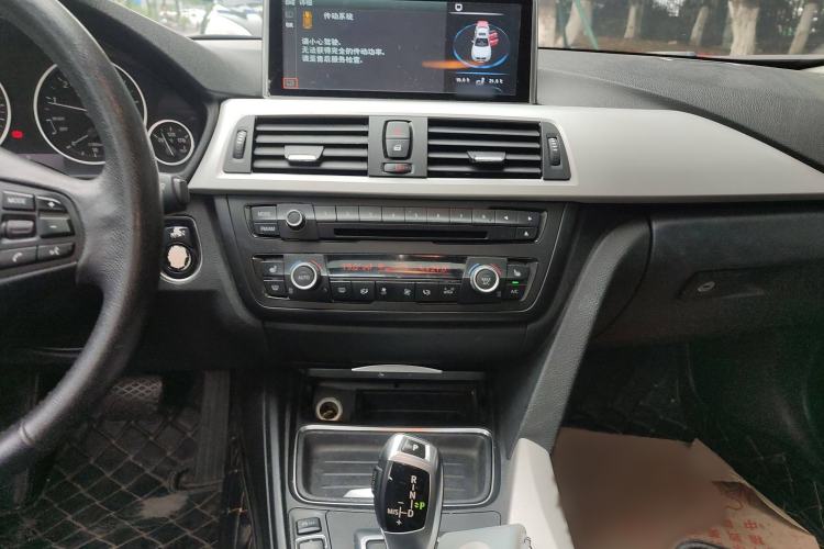 Used BMW 3 Series 2013 320i Sport Edition Audio And AC Panel