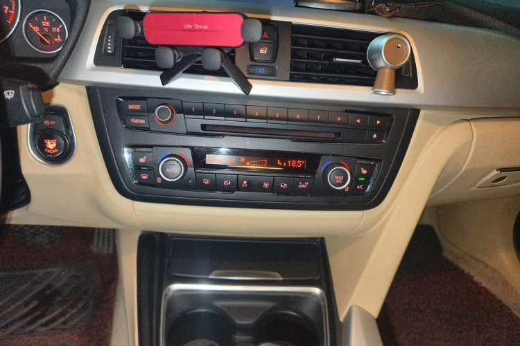 Used BMW 3 Series 2013 320i Sport Edition Audio And AC Panel