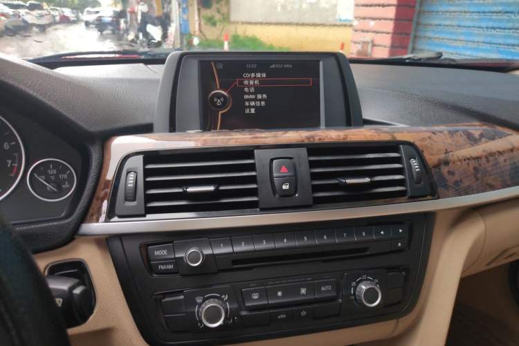 Used BMW 3 Series 2013 320Li Fashion Model Audio And AC Panel