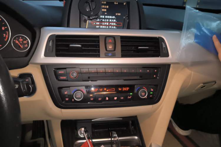 Used BMW 3 Series 2013 320i Sport Edition Audio And AC Panel
