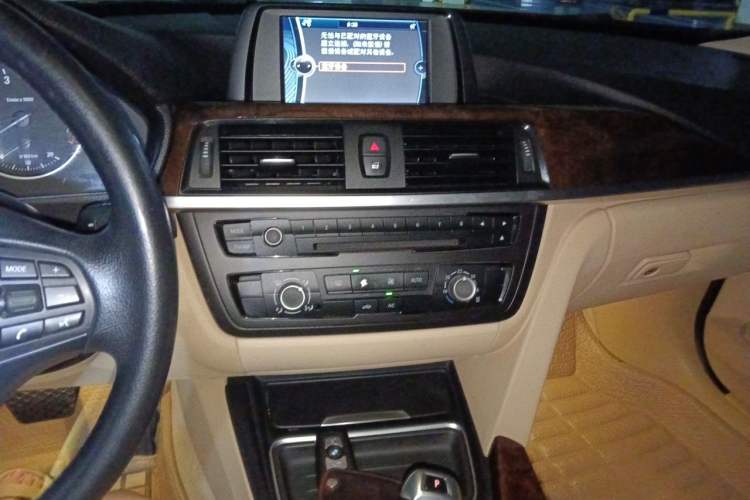Used BMW 3 Series 2013 320Li Fashion Model Audio And AC Panel