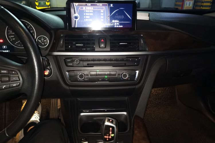 Used BMW 3 Series 2013 320Li Fashion Model Audio And AC Panel