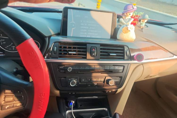 Used BMW 3 Series 2013 320Li Fashion Model Audio And AC Panel