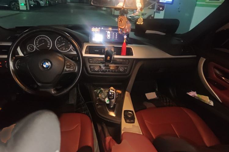 Used BMW 3 Series 2013 320i Sport Edition Center Console