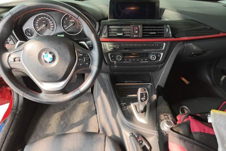 Used BMW 3 Series 2013 320i Sport Design Package Center Console