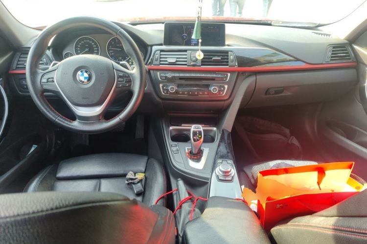 Used BMW 3 Series 2013 320i Sport Edition Center Console