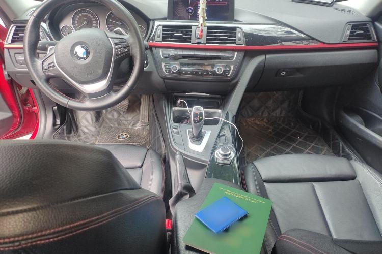 Used BMW 3 Series 2013 320i Sport Design Package Center Console