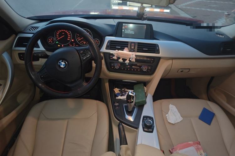 Used BMW 3 Series 2013 320i Sport Edition Center Console