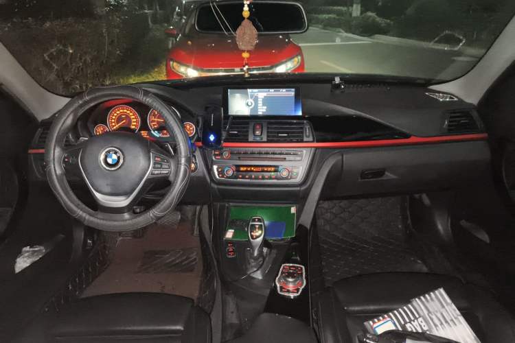Used BMW 3 Series 2013 320i Sport Edition Center Console