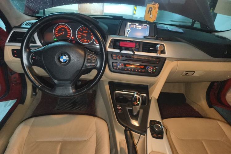 Used BMW 3 Series 2013 320i Sport Edition Center Console