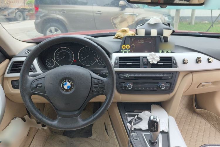 Used BMW 3 Series 2013 320i Sport Edition Center Console