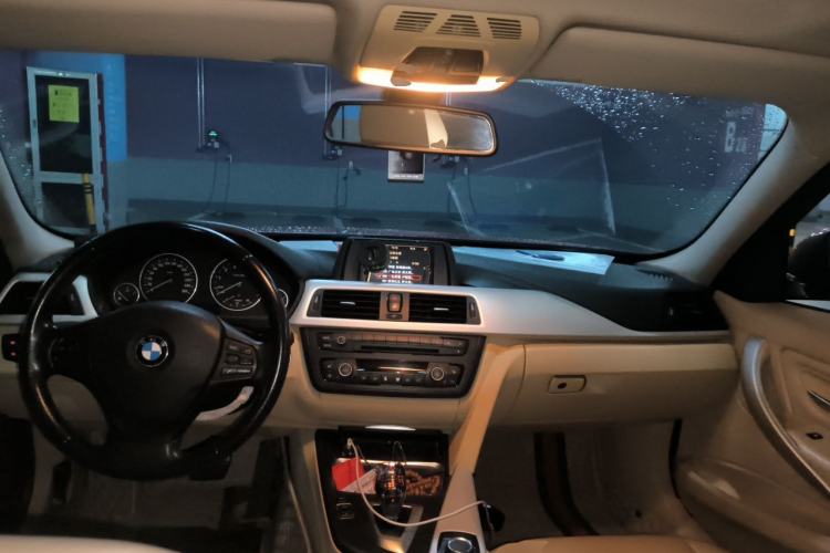 Used BMW 3 Series 2013 320i Sport Edition Center Console