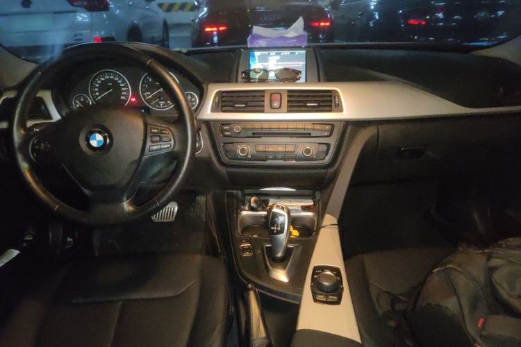 Used BMW 3 Series 2013 316i Active Edition Center Console