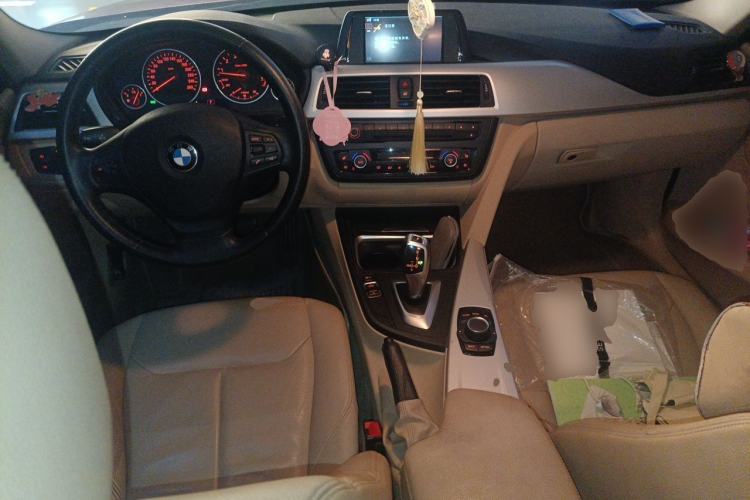 Used BMW 3 Series 2013 320i Sport Edition Center Console