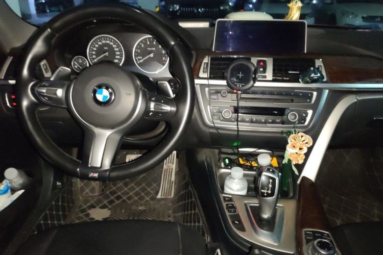 Used BMW 3 Series 2013 Facelifted 320Li Luxury Design Package Center Console