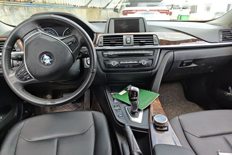Used BMW 3 Series 2013 320Li Fashion Model Center Console