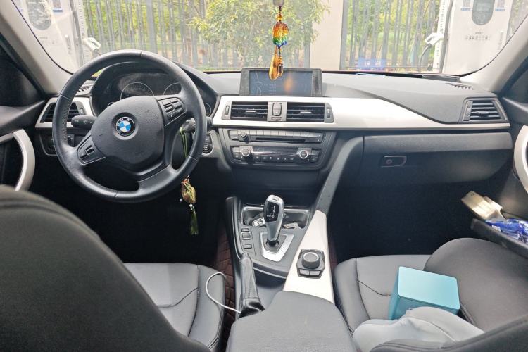 Used BMW 3 Series 2013 320Li Fashion Model Center Console