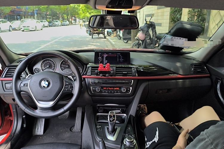 Used BMW 3 Series 2013 320i Sport Design Package Center Console