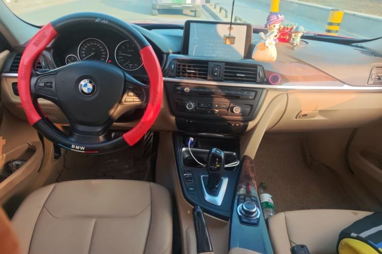 Used BMW 3 Series 2013 320Li Fashion Model Center Console