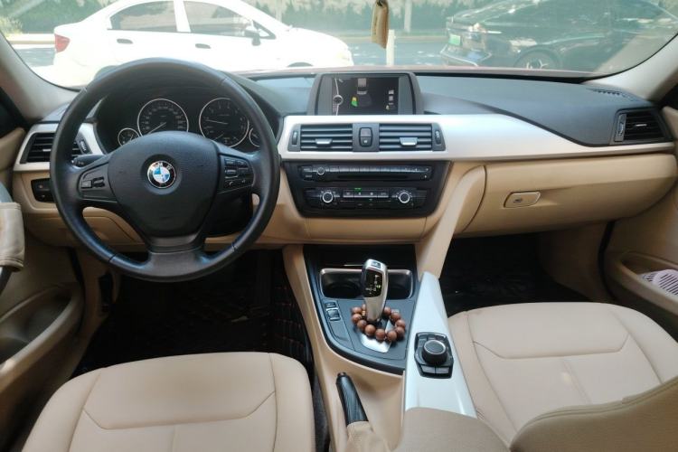 Used BMW 3 Series 2013 316i Active Edition Center Console