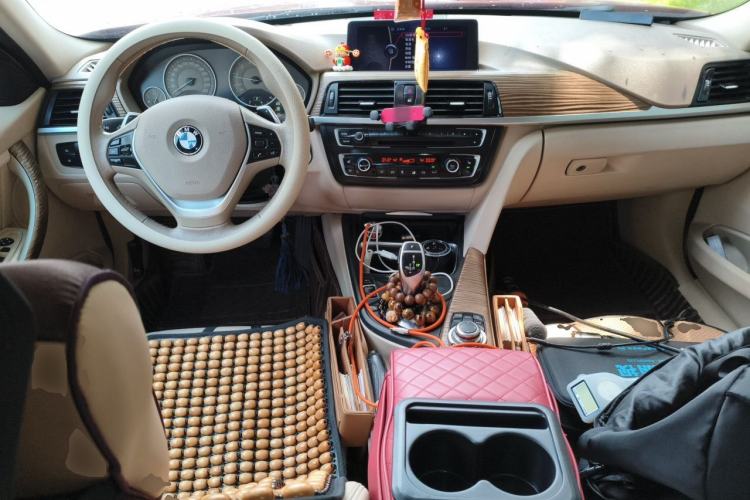 Used BMW 3 Series 2013 Facelift 320Li Fashion Design Package Center Console