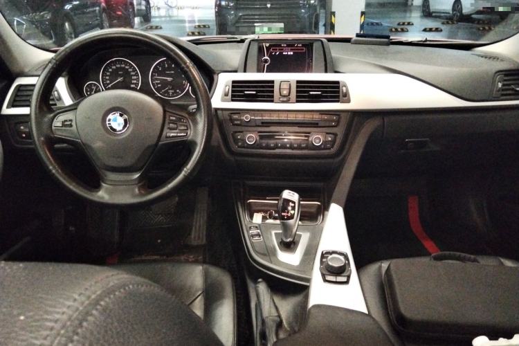 Used BMW 3 Series 2013 320i Sport Edition Center Console