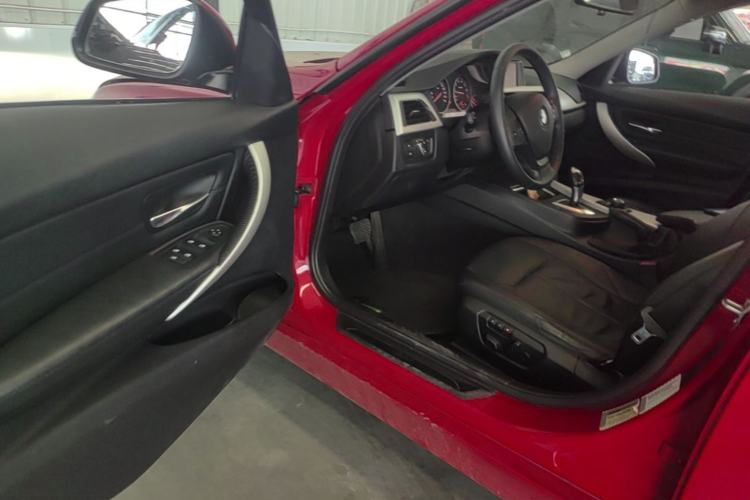 Used BMW 3 Series 2013 320i Sport Edition Driver Seat