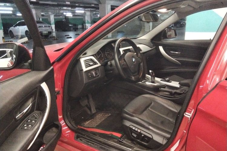 Used BMW 3 Series 2013 320i Sport Edition Driver Seat