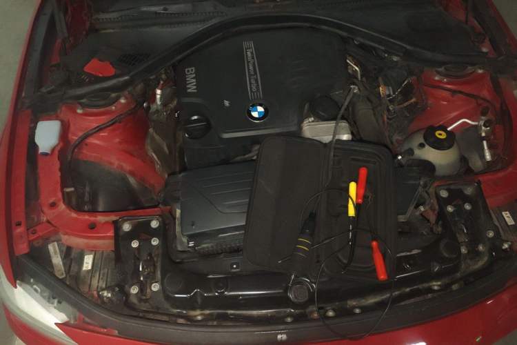 Used BMW 3 Series 2013 320i Sport Edition Engine Bay