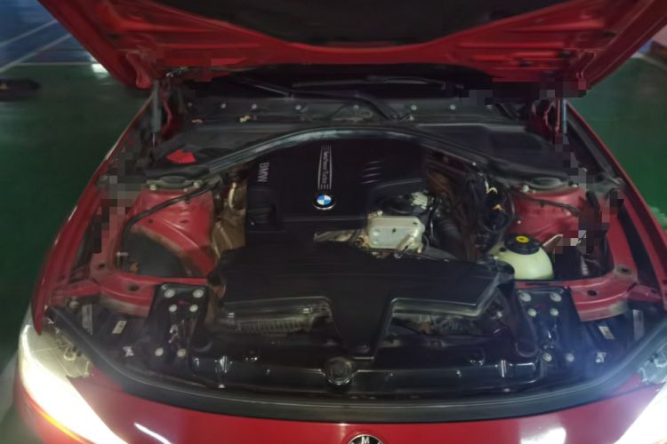 Used BMW 3 Series 2013 320Li Fashion Model Engine Bay