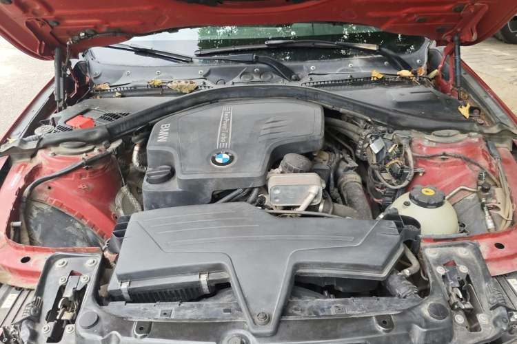 Used BMW 3 Series 2013 320Li Fashion Model Engine Bay