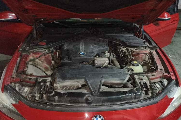 Used BMW 3 Series 2013 320i Sport Edition Engine Bay