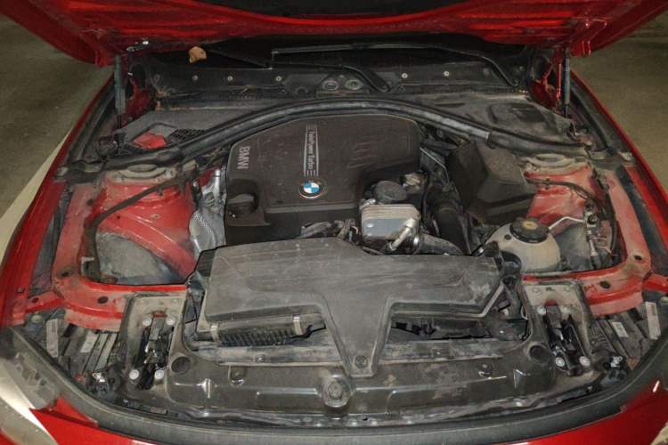 Used BMW 3 Series 2013 320Li Fashion Model Engine Bay