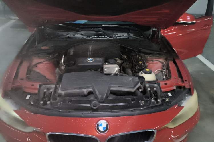 Used BMW 3 Series 2013 320i Sport Edition Engine Bay