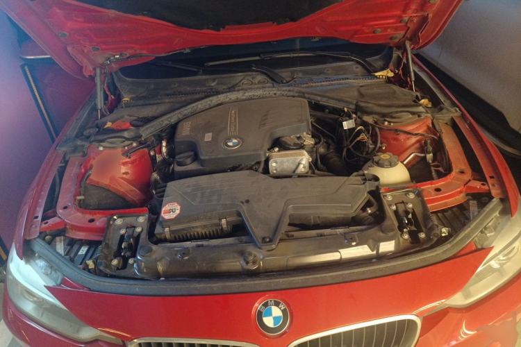 Used BMW 3 Series 2013 320i Sport Edition Engine Bay