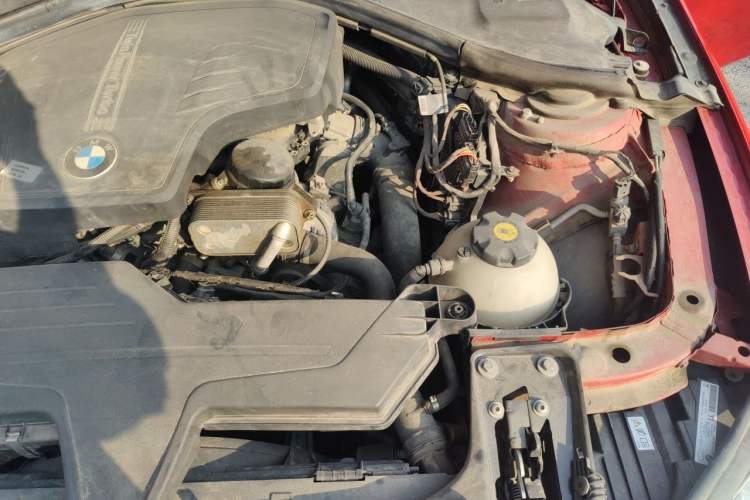 Used BMW 3 Series 2013 320i Sport Edition Engine Bay Left